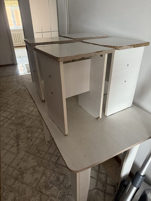 Кухонный стол, 4 орындығымен