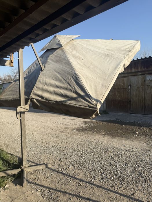 * садовые зонты тюльпан с боковой ножкой хорошего качества