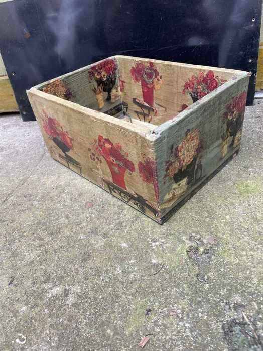 цветарници,огледала и разни домашни .