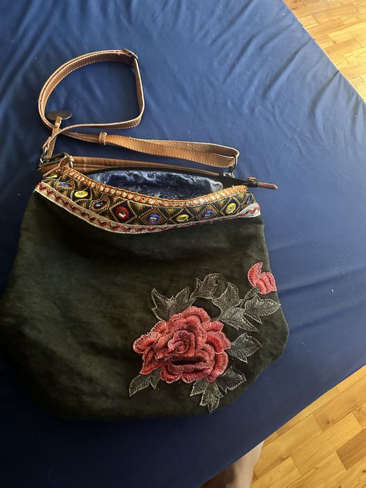 Два броя дамски чанти