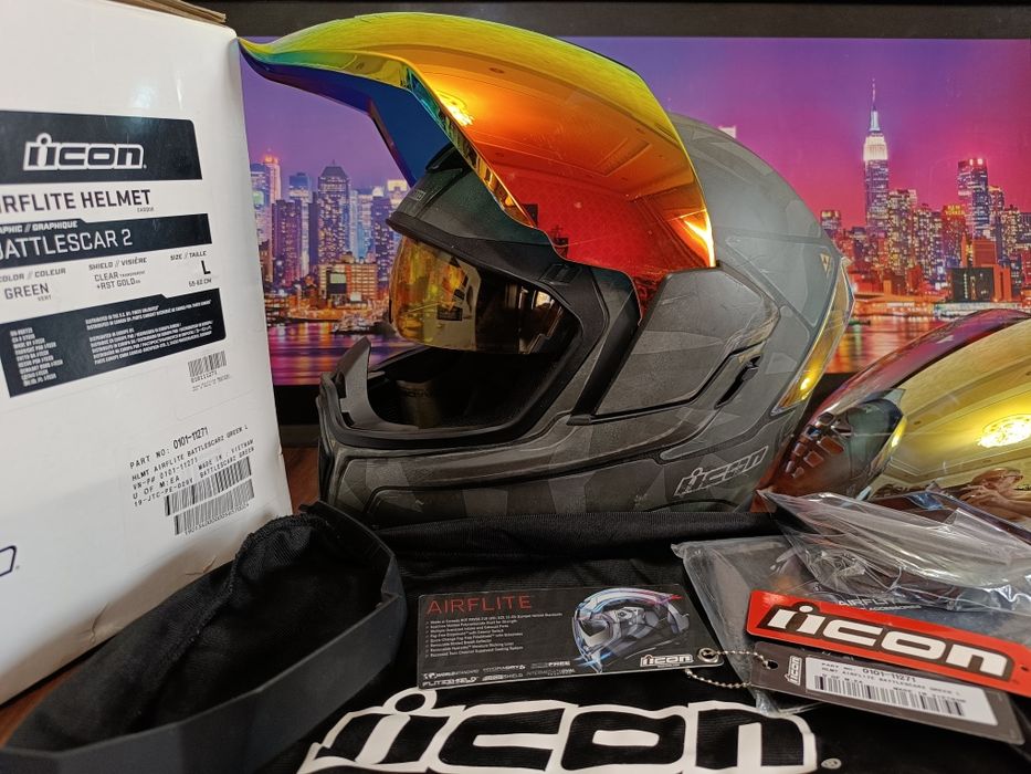 Мото шлем от бренда ICON airflite
