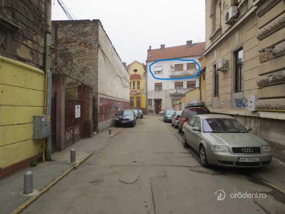 Vând apartament cu 3 camere ultracentral