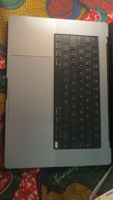 macbook pro m1 16 inch 2021 *defect*