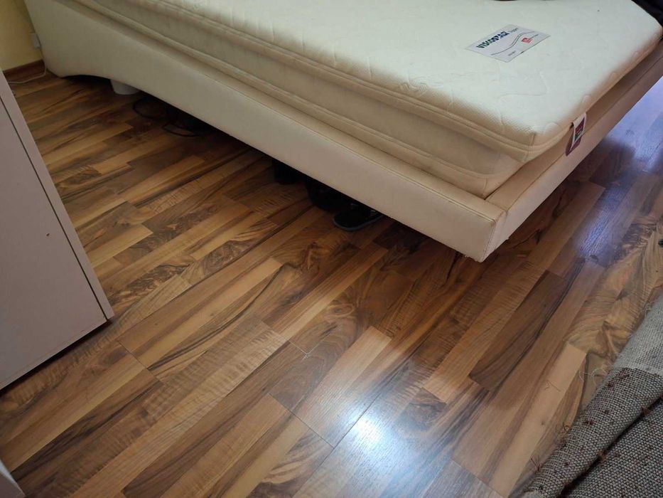 Обзавеждане за спалня - легло с две нощни шкафчета, гардероб