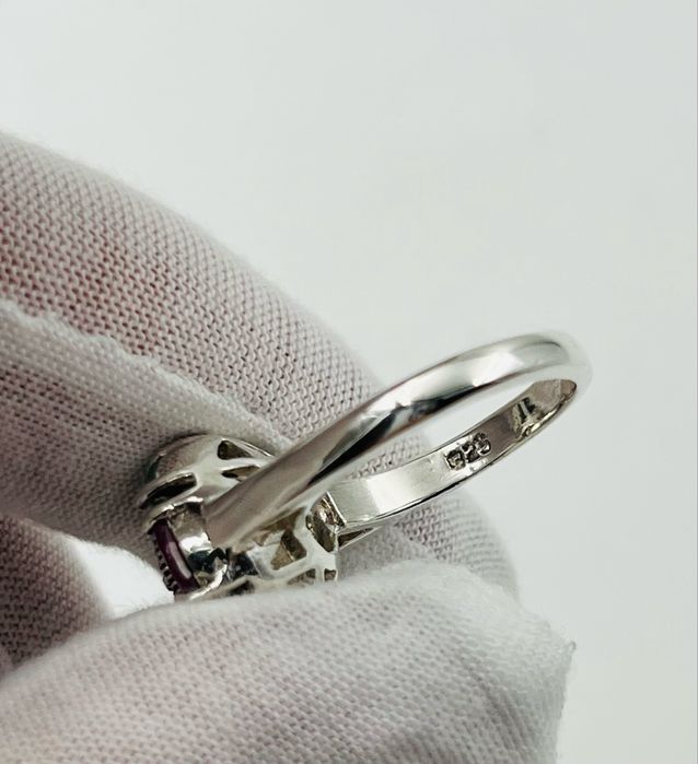 Сребърен пръстен с полускъпоценни камъни