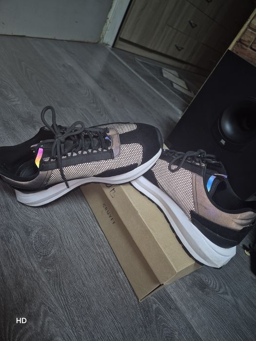 Маратонки CRUYFF номер 42 е топ състояние.Намалени.