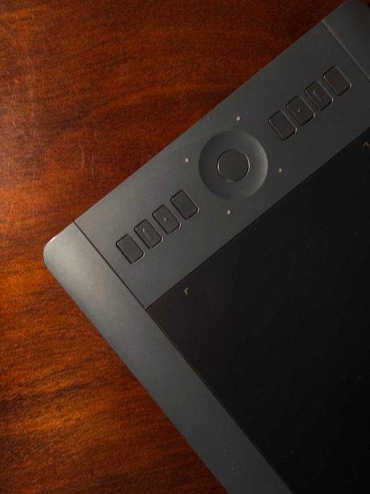 Продаю планшет для ретуши и рисования Wacom Intuos Pro M (Medium)