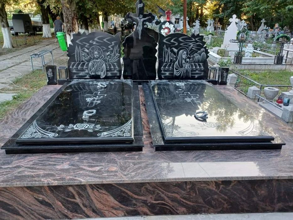 Vând cruci cavouri cripte borduri