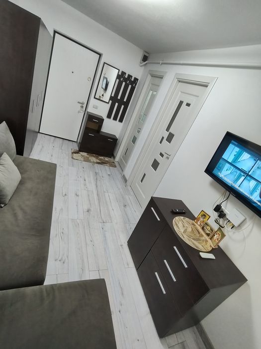 Închiriez garsonieră