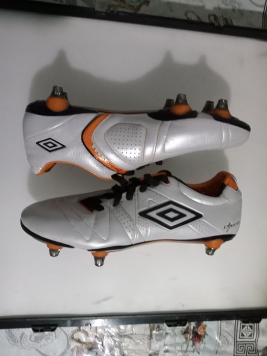 Футбольные бутсы Umbro Speciali