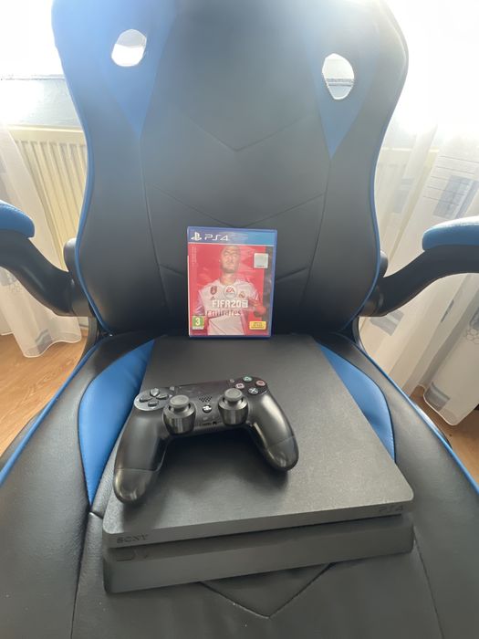 PS4 Slim с 4 игри и джойстик