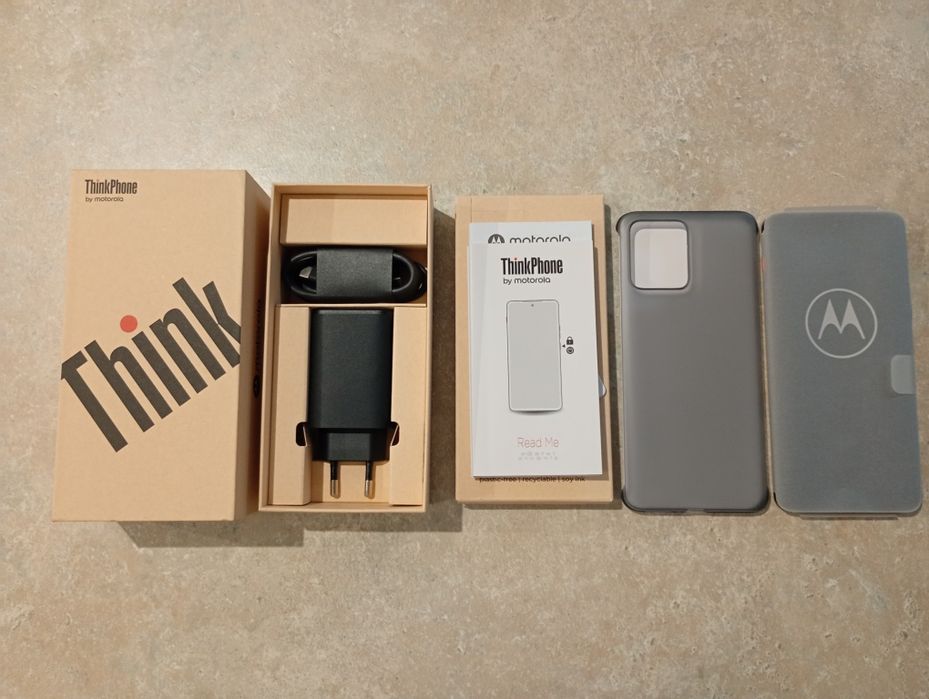 Vând/schimb Motorola ThinkPhone 5G, nou, 8/256GB, 2 ani garanție.