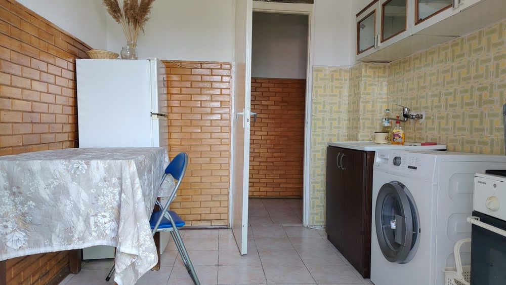 Închiriez o cameră într-un apartament