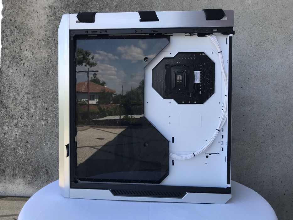 Висок  клас Геймърска кутия asus rog helios strix white edition atx
