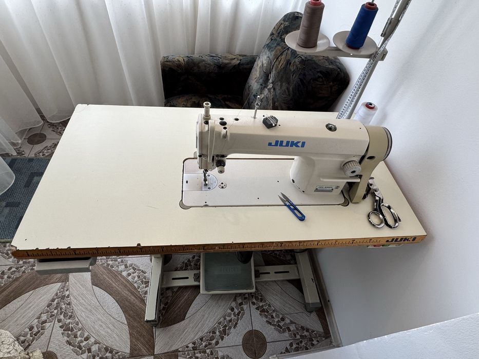 Masina de cusut industriala Juki 8300N