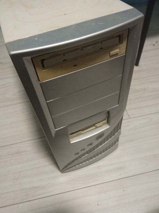 Vând calculator Windows 7