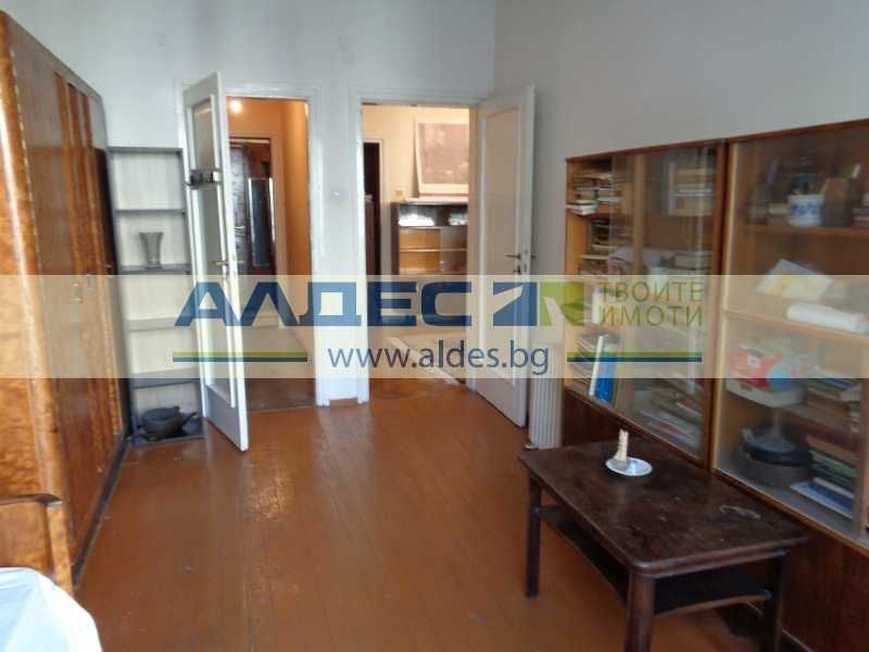 Продава се Тристаен апартамент в София, Яворов - 90 кв.м за 3323 €/кв.м - Снимка #12