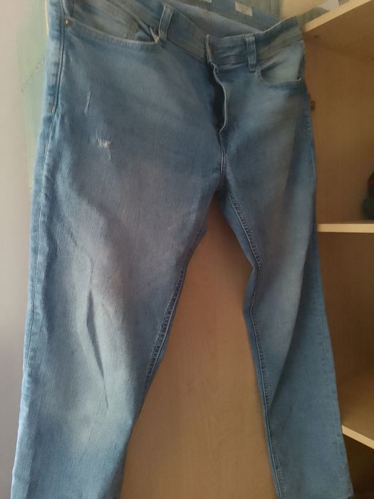Blugi C&A bărbătești ,moderni și calitativi