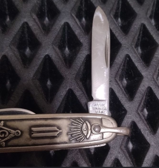 Продам коллекционный ножик Anvil