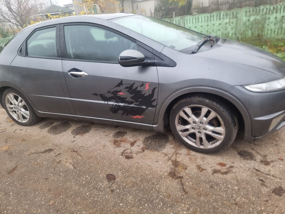 Dezmembrez Honda civic 1.8 i-vtec 2010