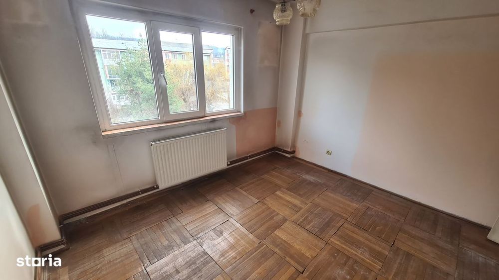 Apartament cu 2 camere de vânzare în Curtea de Argeș.