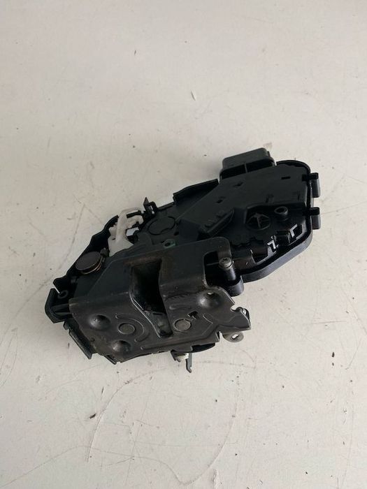 Broasca incuietoare usa stanga fata RHD VOLVO S80 2007 30784482 31416677