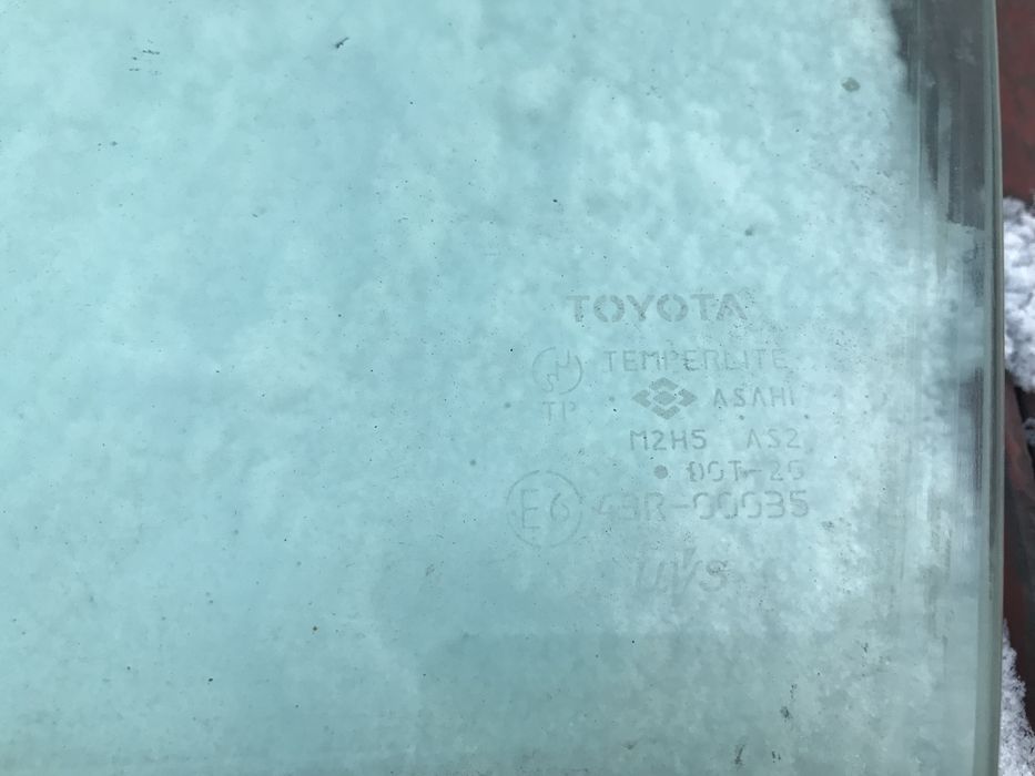 Продам переднее левое стекло на камри 40-45