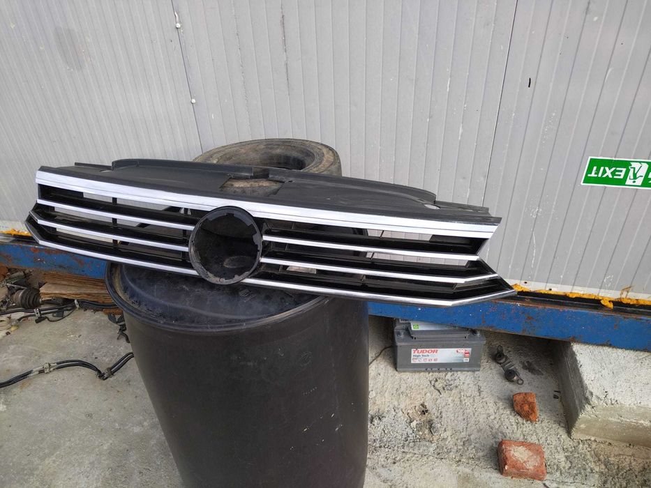 grila fata vw passat b8