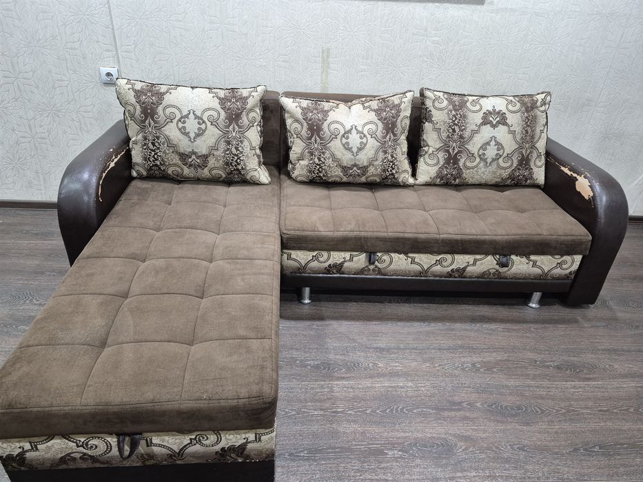 Срочно продам диван