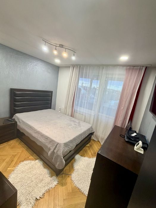 Inchiriez apartament cu 3 camere Poli2