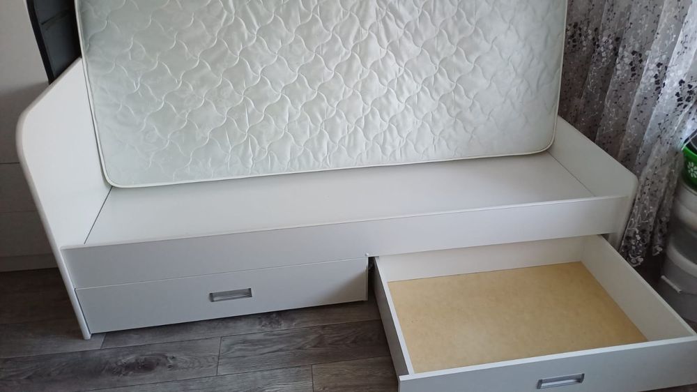 Продам кровать 80/190.