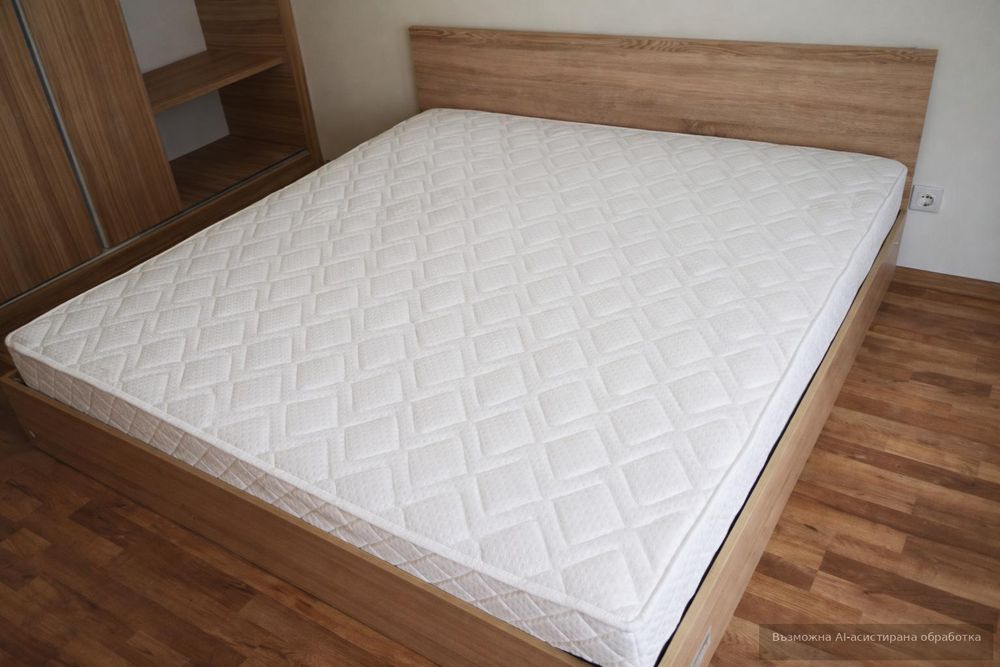 Тристаен, под наем, Център-ЦУМ