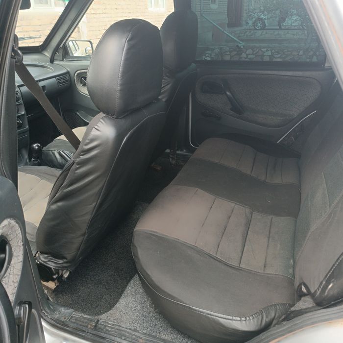 Lada 2115 sedan sotiladi