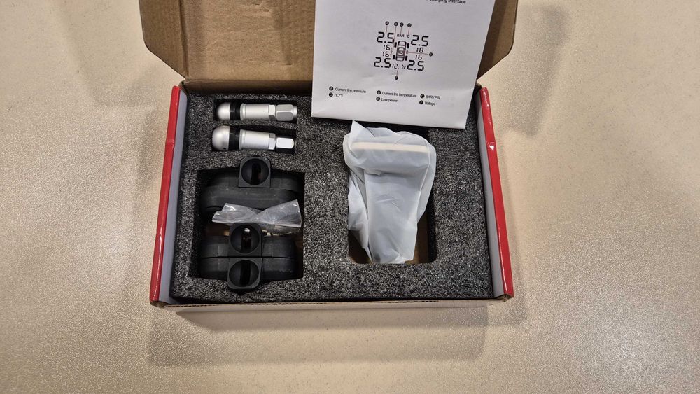 Комплект сензори и монитор за налягане на гумите