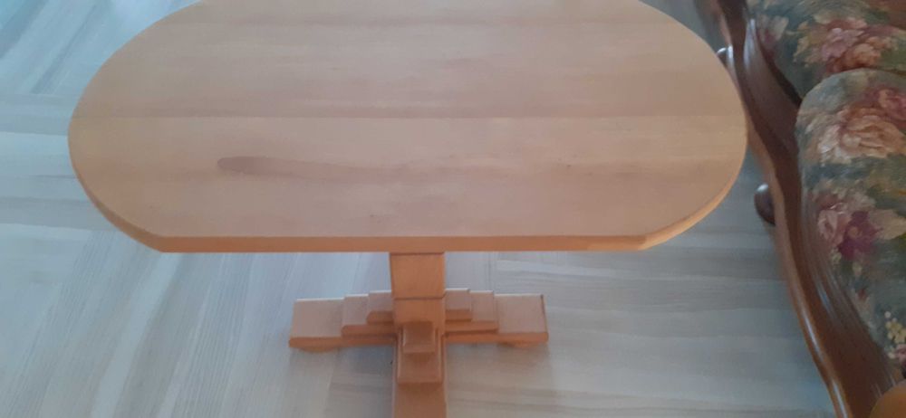 Masuta mica din lemn masiv de fag