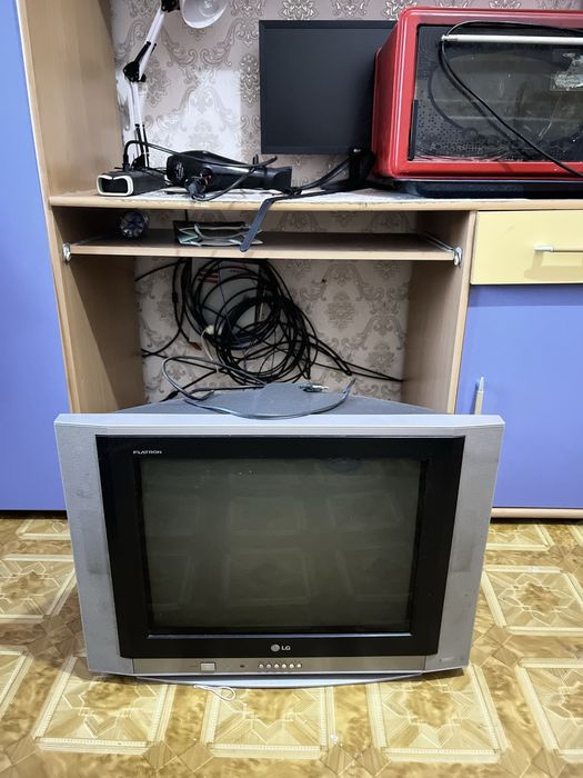 Телевизор старый LG