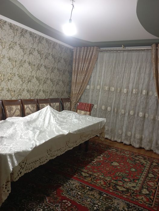 Продается 4 комнатная Чиланзар 19кв 4/1/4