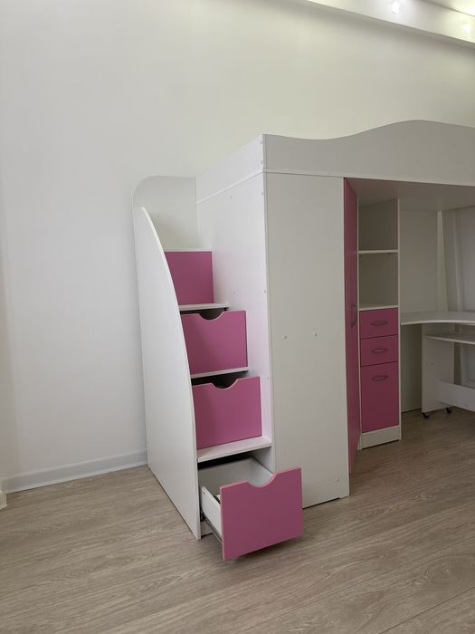 Продам кровать в детскую. Самовывоз.