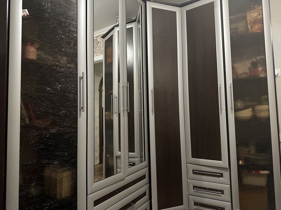 Углавой шкаф