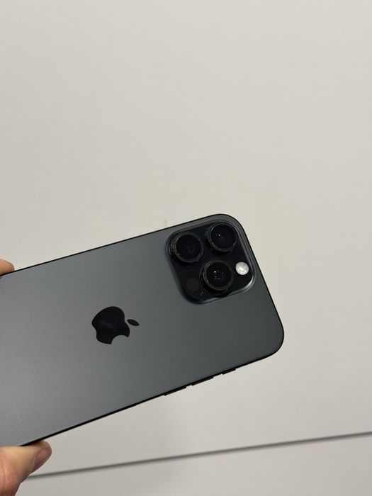 Продавам iPhone 16 PRO MAX 512 GB