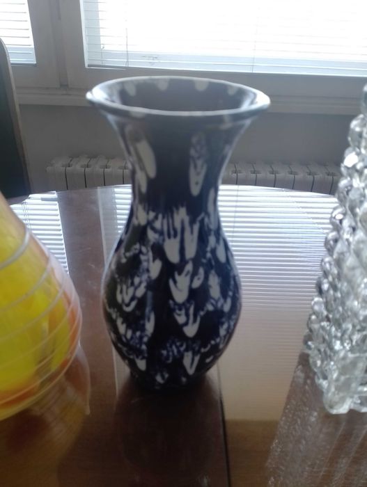 Четири различни вази (кафяво-синята не е налична)