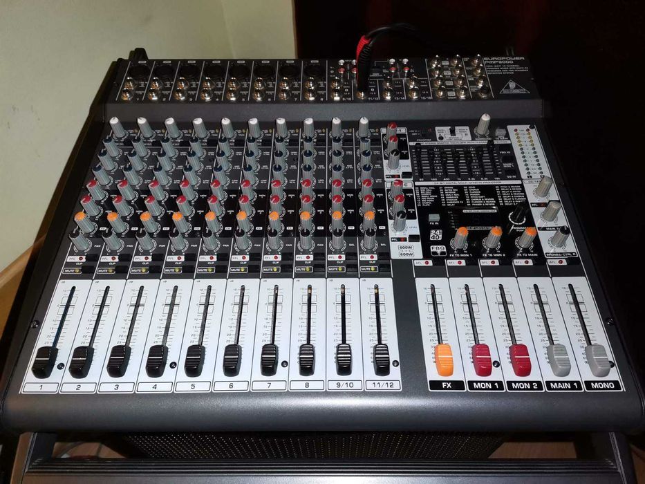 Апаратура  Behringer PMP 3000 2X700 W 12 Канален и колони 2X750 W