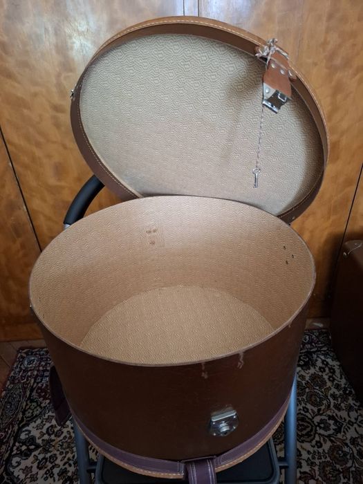 Старинна кутия за шапки