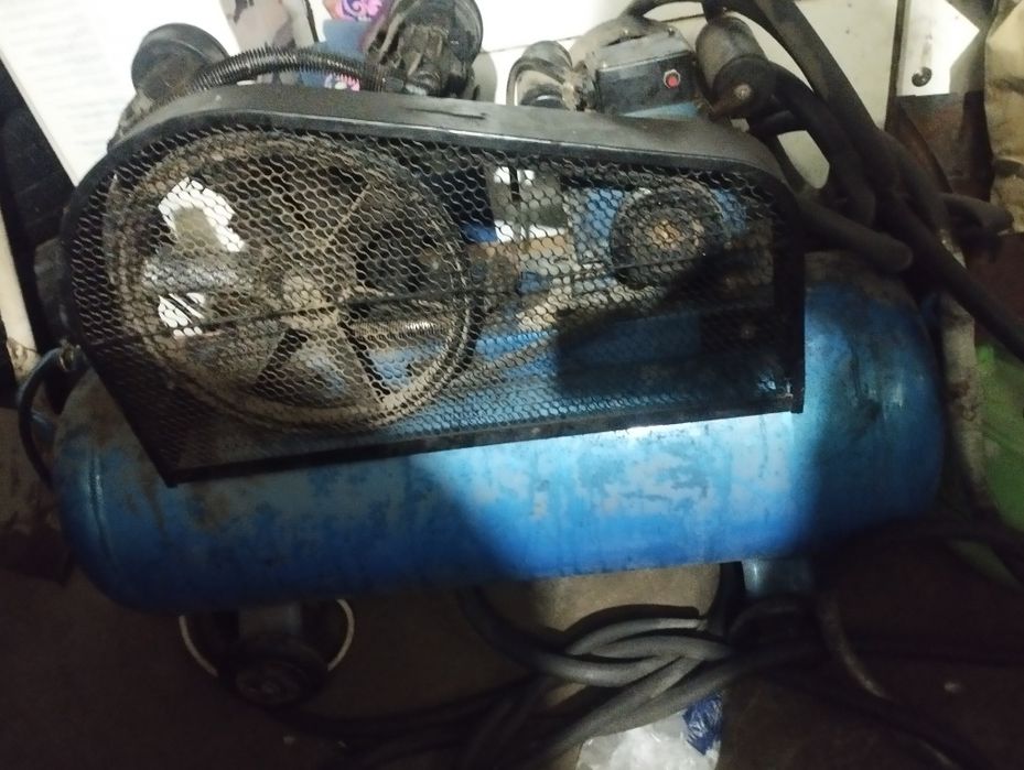 Продам Компрессор.