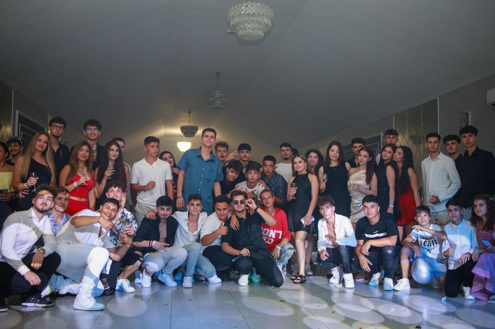 Dj RMN- Dj licențiat cu experiență in Evenimente , Resorturi , Cluburi (fum , lumini , foto-video , sonorizare premium) jud :Prahova si altele