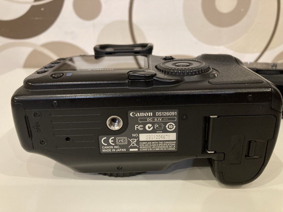 Canon 5D mark 1 classic full frame