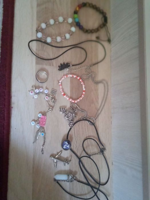 Продам украшения новые