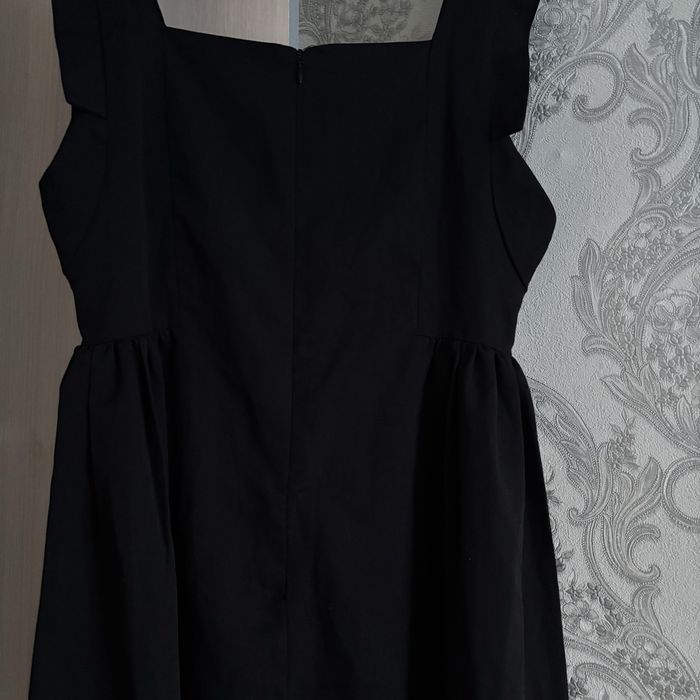 Чёрное вечернее платье