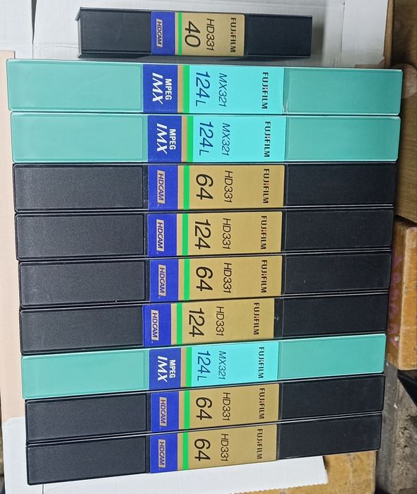 Видеокассеты на видеокамеру и видеомагнитофон