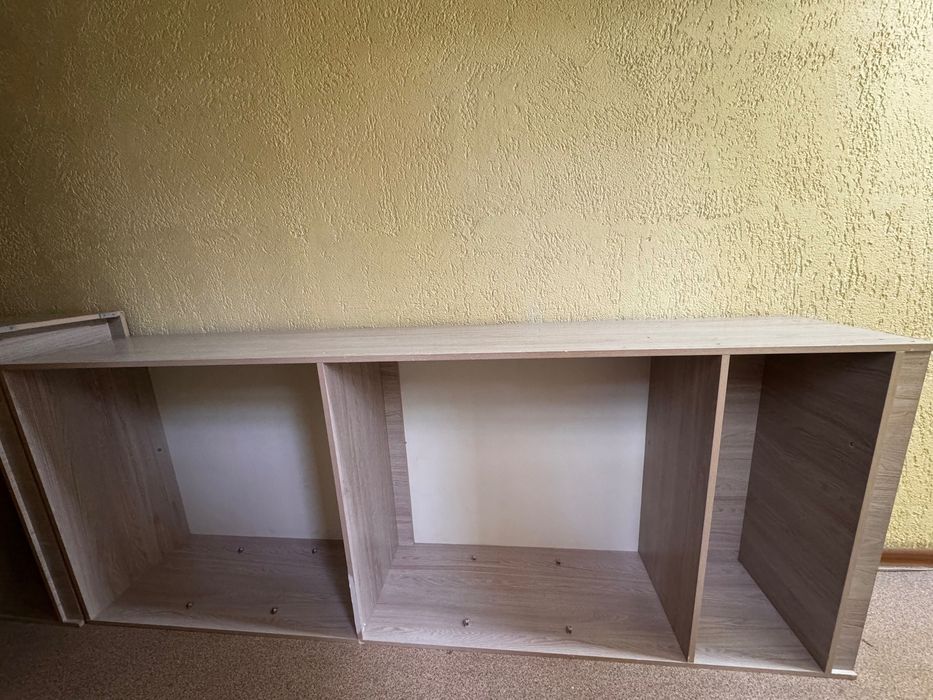 Стеллажи , деревянные витрины